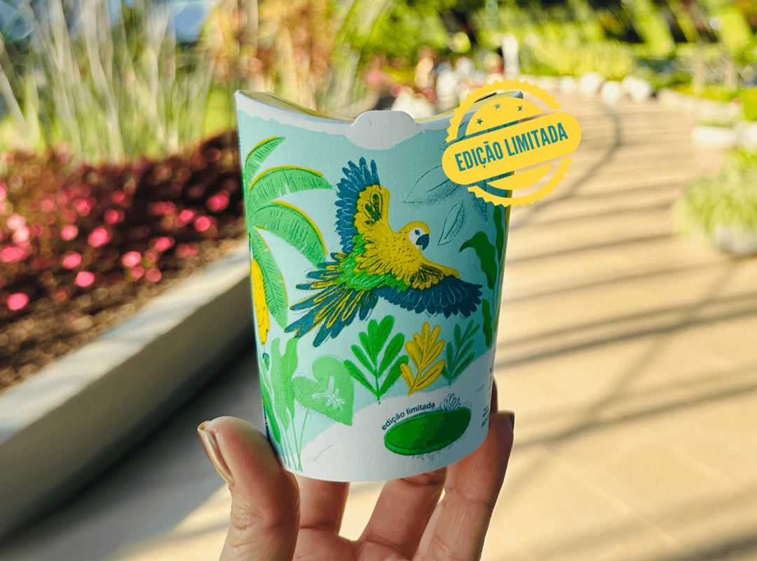 Copo edição limitada Brasil com arte inspirada na natureza e impacto social